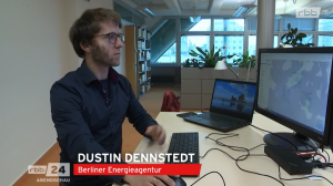 BEA-Mitarbeiter Dustin Dennstedt erläutert den Energieatlas