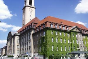 Rathaus Spandau. Eines von ca. 1.400 ESP-Gebäuden in Berlin