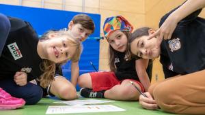 Kinder bei der Energiespar-Rallye während des BEA-Kiezcamps