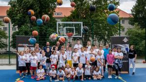 Gruppenbild der Teilnehmer:innen des BEA-Sommer_Kiezcamps 2022