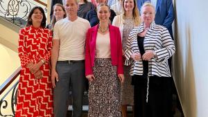 Gruppenfoto der Mitglieder des Klimaschutzrates auf einer Treppe