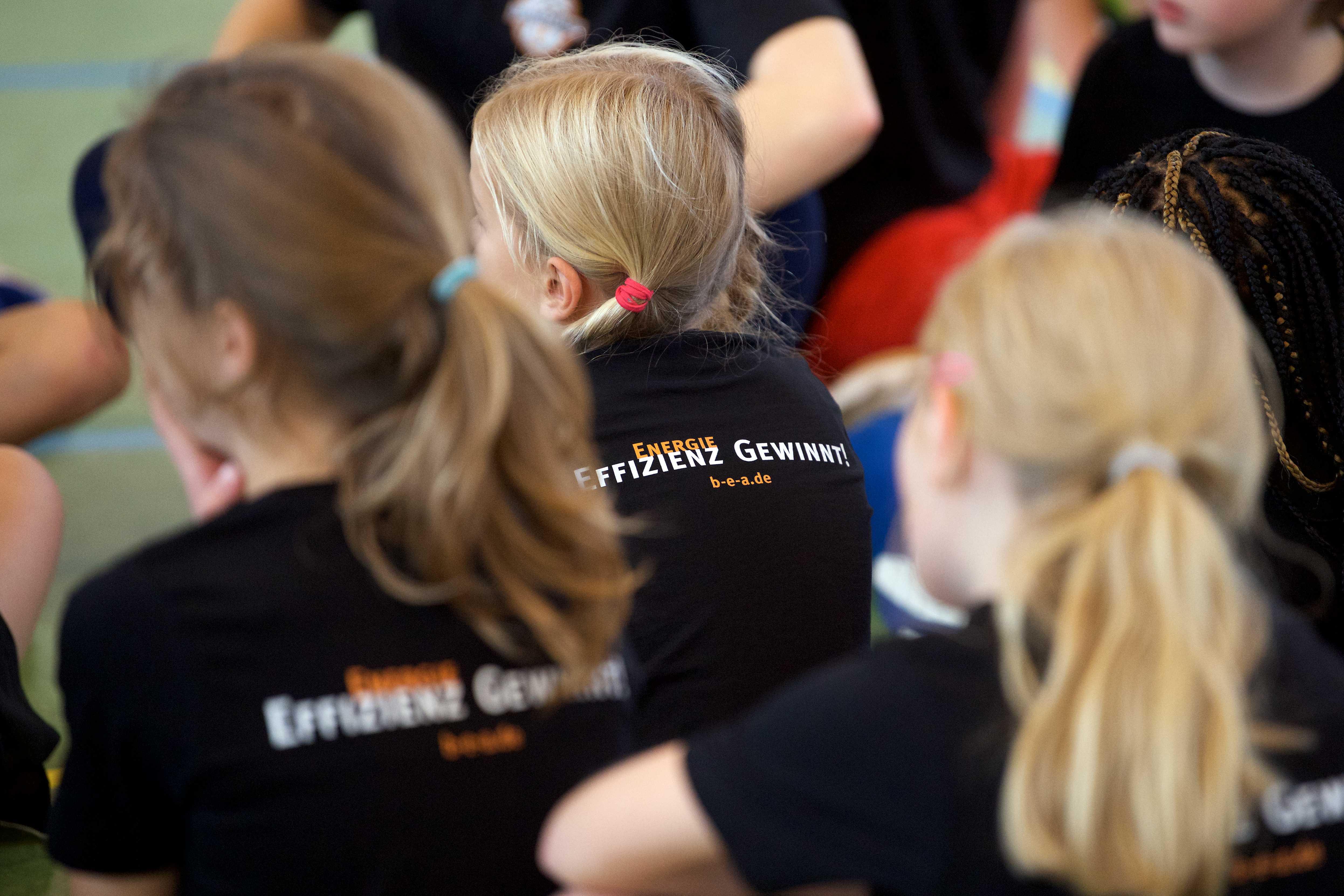 Gespanntes Zuhören beim BEA-Kiezcamp Gespanntes Zuhören beim BEA-Kiezcamp
