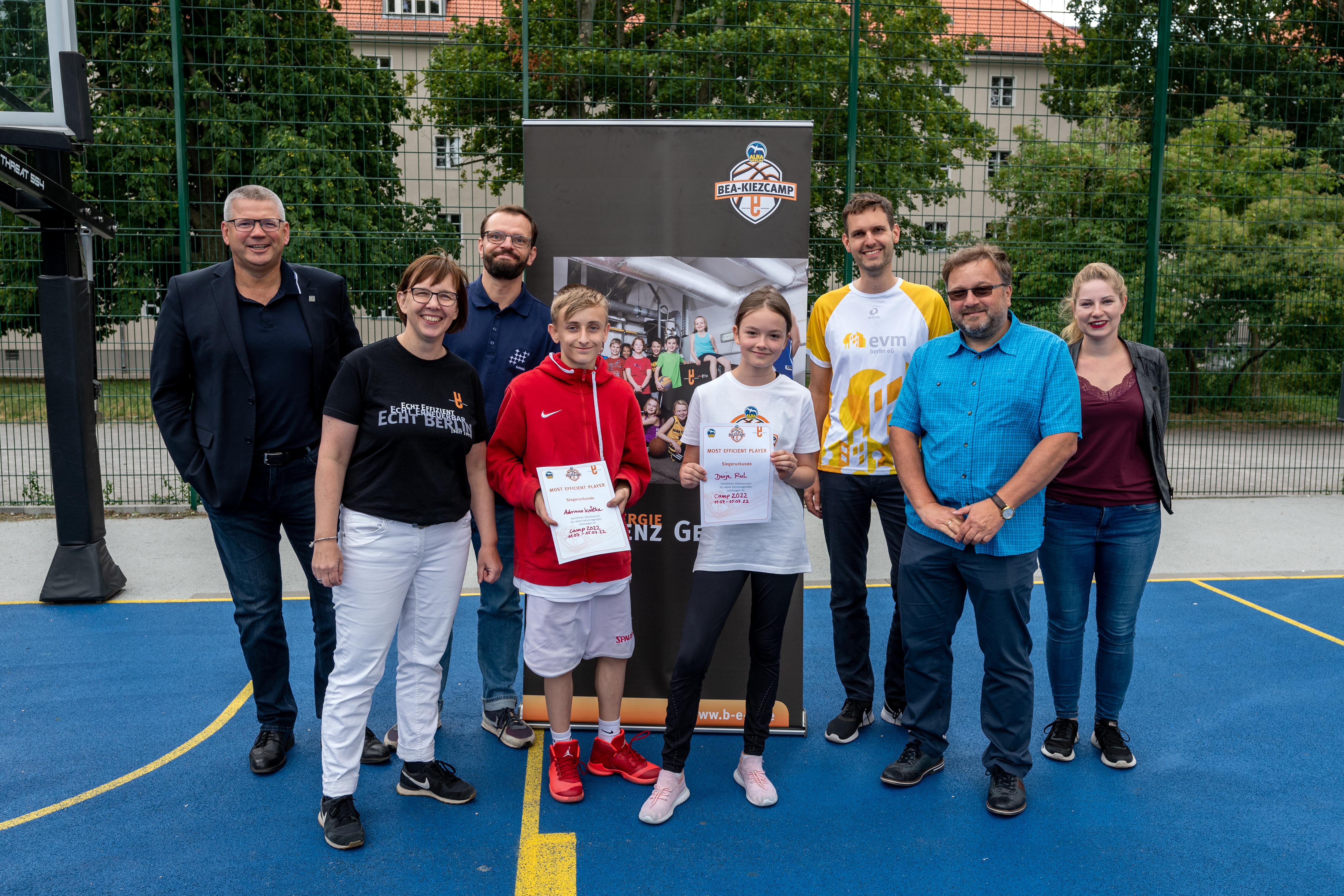 Adriano und Darja wurden die "Most efficient Player" des BEA-Sommerkiezcamps