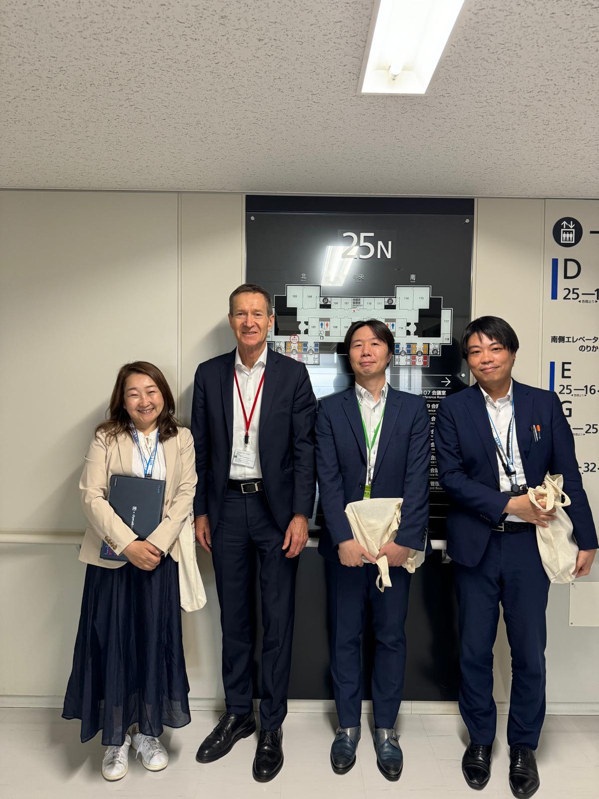 V.l.n.r. Toshiko Chiba (TMG), Michael Geißler (BEA), Verterter:innen von TMG  