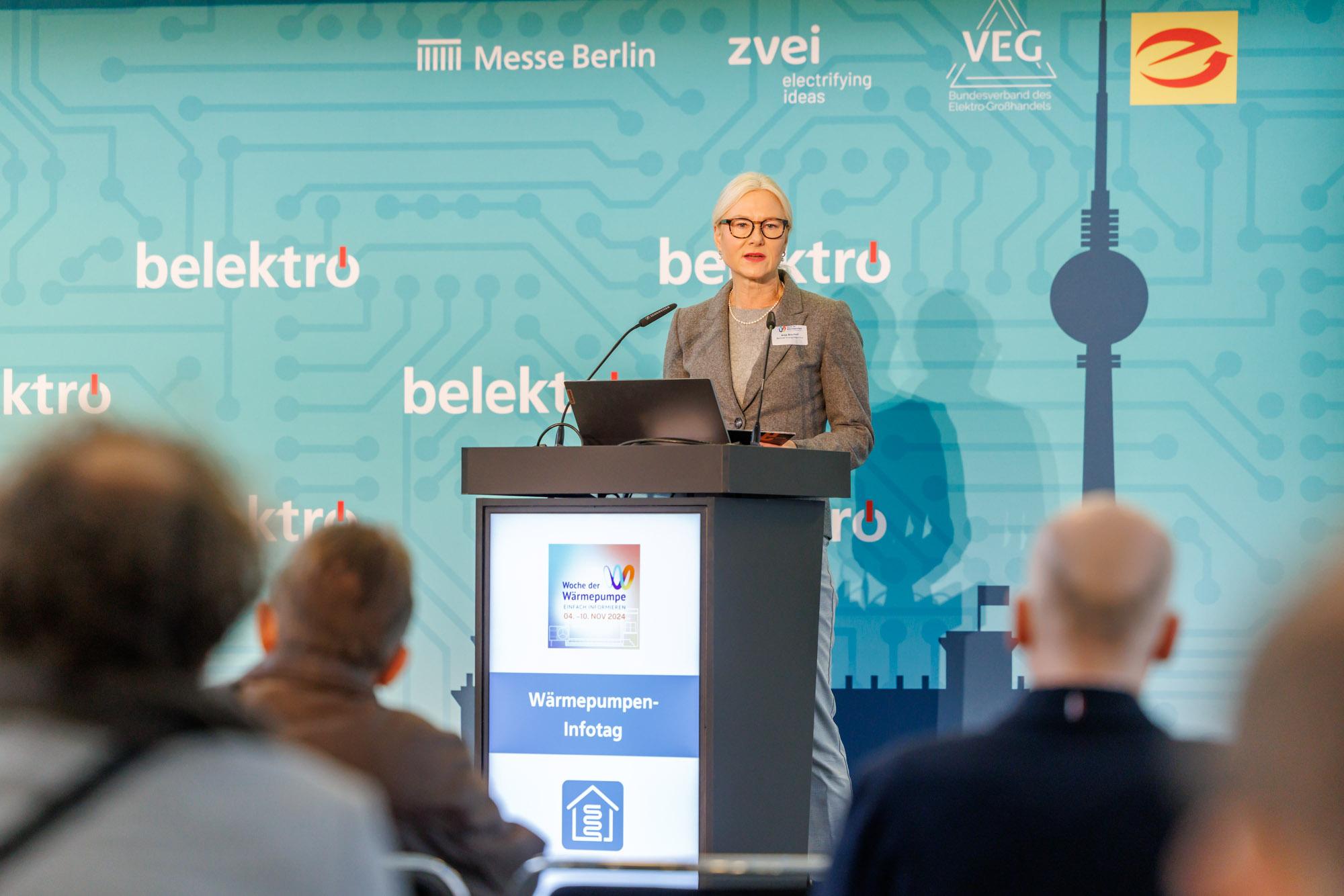 Begrüßungsrede Anja Bischof (BEA), Copyright Dietmar Gust