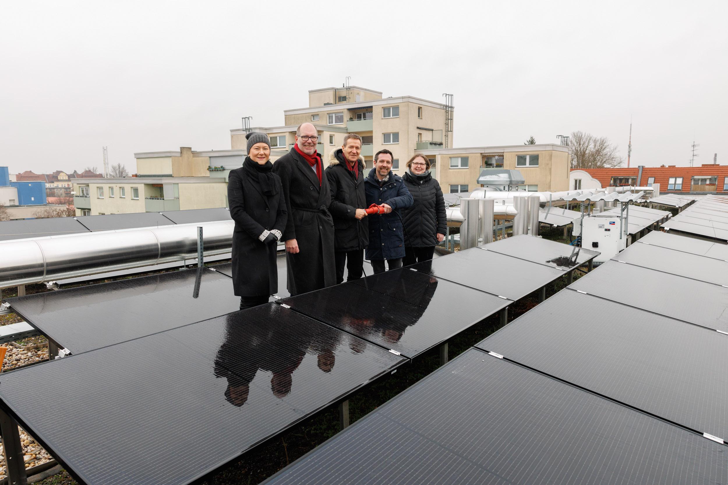 Inbetriebnahme PV-Anlage und Batteriespeicher Kameruner Str. Copyright BEA/Dietmar Gust 